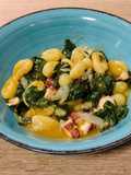 Gnocchi con pulpo y acelgas