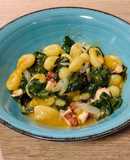 Gnocchi con pulpo y acelgas