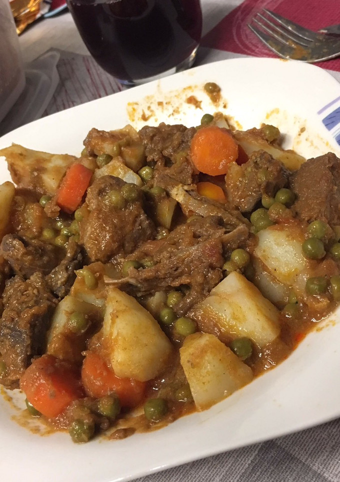 Una foto de Jabalí estofado con salsa