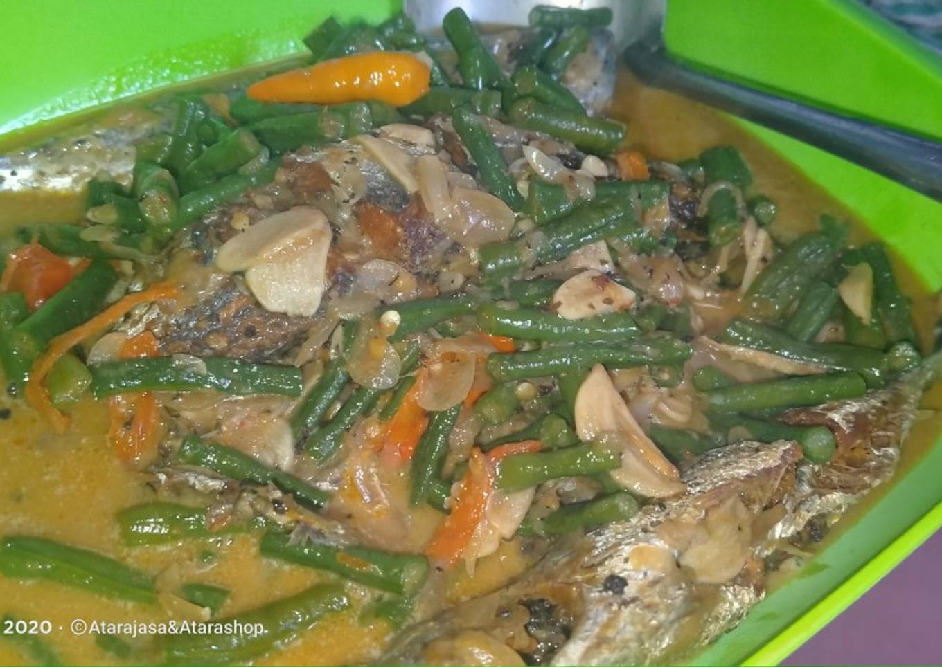 Ikan bumbu petis