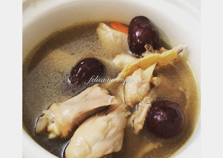 Sop ayam herbal
