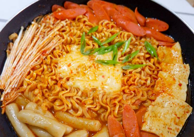 Recipe: Yummy 🥘Budae Jjigae - 부대찌개 (Army Stew)