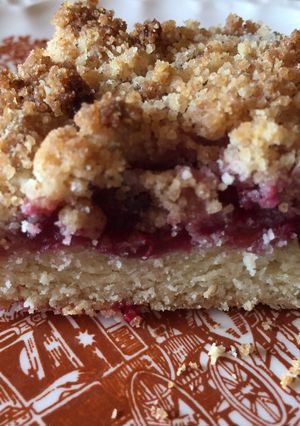 Una foto de StreuselKuchen alemán de frambuesa