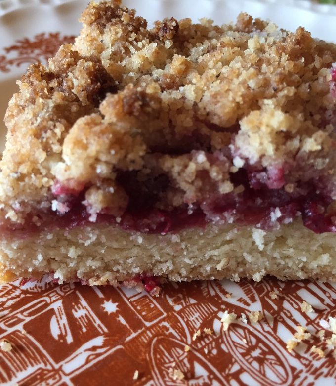 Una foto de StreuselKuchen alemán de frambuesa