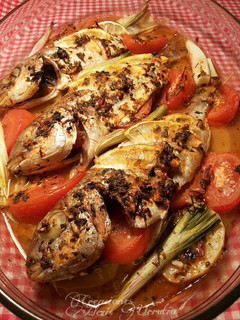 Una foto de Besugo de aparejo al horno, con majado urrutia para pescados