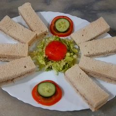 A picture of Tuna finger sandwich.