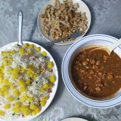 A picture of Rice with chicken Manchurian.
