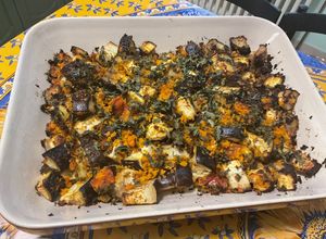 Une photo de Aubergines, carottes et tomate au four