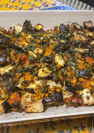 Une photo de Aubergines, carottes et tomate au four