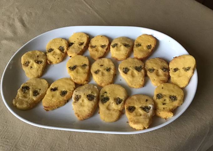 Galettes de maïs « crânes » au parmesan et origan