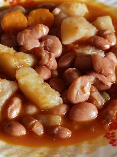 Una foto de Alubias pintas con patatas, Zanahoria y guisantes en cookeo