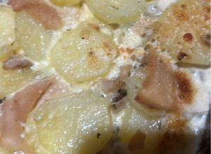 Una foto de Papas a la crema con champiñones 🍄