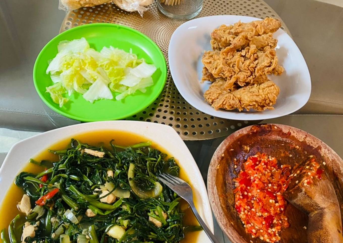 Cah Kangkung Ayam Hotplate (tapi pakai piring) 😂