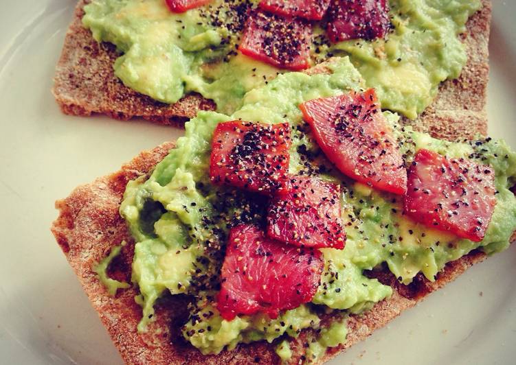 Avocado Bacon and Crackers