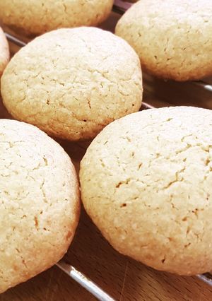 A picture of Amaretti biscuits.