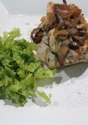 Una foto de Salmón blanco relleno de champiñones