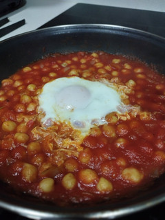 Una foto de 🍲 Shakshuka con garbanzos