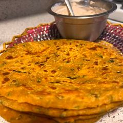 A picture of Methi paratha.