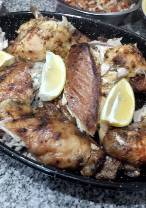 Una foto de Pollo horneado súper sabroso con ensaladas