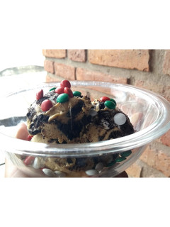 Una foto de Helado de dulce de leche con oreos 🍪