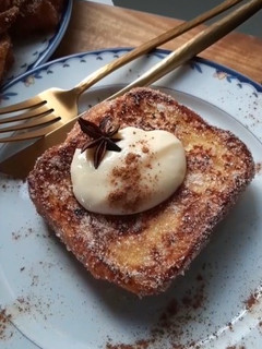 Una foto de Torrijas de leche con crema pastelera de chocolate blanco