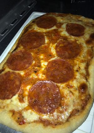 Una foto de Pizza de Pepperoni SIN Levadura Natural 🤩🍕(Desde cero)