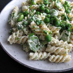 A picture of Creamy Pasta With Broad Beans, Peas & Edamame.