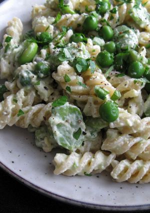 A picture of Creamy Pasta With Broad Beans, Peas & Edamame.