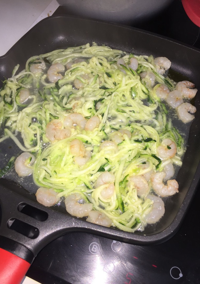 Una foto de Tallarines de calabacín con gambas 🦐
