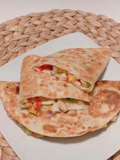Una foto de Quesadilla tropical