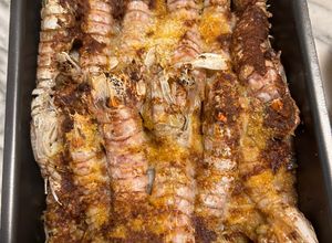 Foto di Cicale di mare (canoce) in forno con burro e paprika