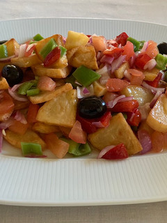 Una foto de Ensalada de patata frita y hortalizas Veggie