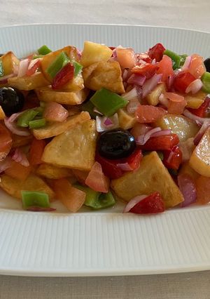 Foto principal de Ensalada de patata frita y hortalizas Veggie