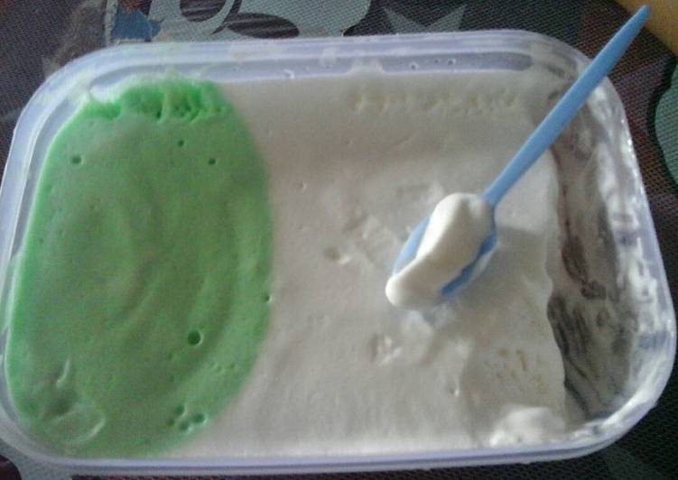 Langkah Mudah untuk Menyiapkan Ice cream vanila pandan yang Lezat