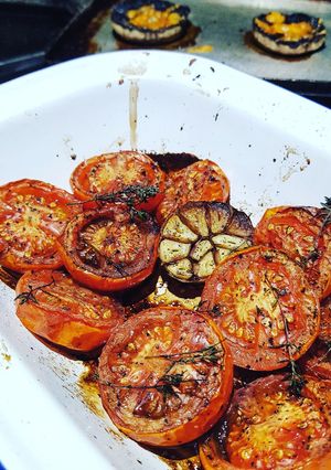 A picture of Oven roasted tomatoes.