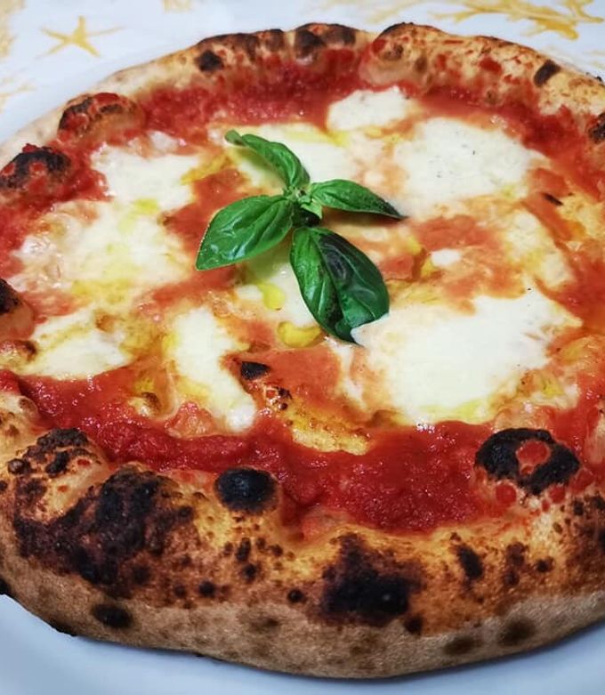 Foto di Pizza fatta in.... giardino! (impasto con Bimby)