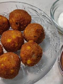 कॉर्न चीज़ बॉल्स (Corn cheese balls recipe in hindi) रेसिपी मुख्य फोटो