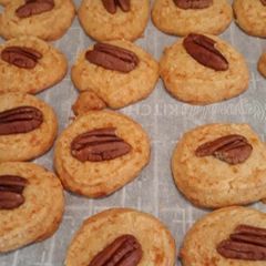 A picture of Savory Cheddar Cookies.