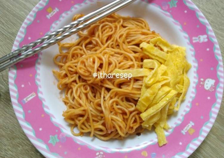 Bagaimana Membuat Spaghetti KW Bolognese Telur Dadar yang Enak Banget