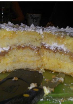 Una foto de Torta de limón y dulce de leche