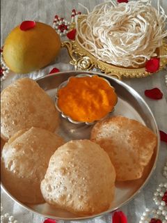 आमरस पुरी (aamras puri recipe in marathi) रेसिपी चे मुख्य फोटो 