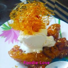 A picture of Fried banana with icecream caramel.