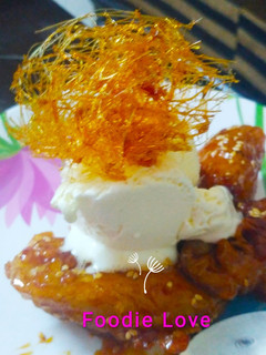 A picture of Fried banana with icecream caramel.