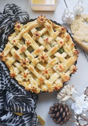 A picture of Chicken Malai pizza pie.