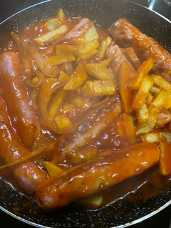Una foto de Salchichas con tomate