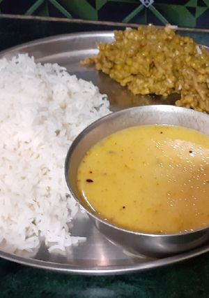 सादा चावल मुगं ओर कड़ी (sada chawal,moong aur kadhi recipe in Hindi) रेसिपी मुख्य फोटो
