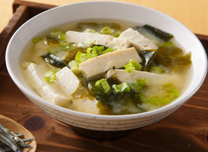 【家樂福廚房】高鈣料理》小魚乾豆腐味噌湯 的食譜成品照片