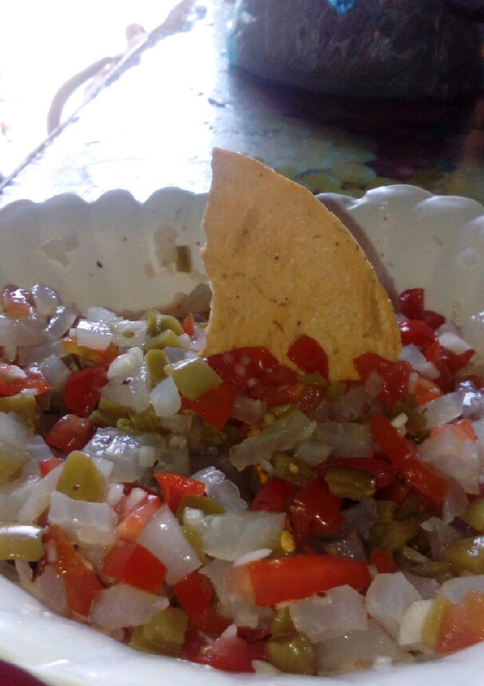 Una foto de Pico de gallo con cueritos estilo mina😁😁