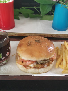 वेज बर्गर (Veg burger recipe in Hindi) रेसिपी मुख्य फोटो