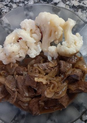 Una foto de Hígado Encebollado con Coliflor Hervido (Cocina Fácil Parte II)